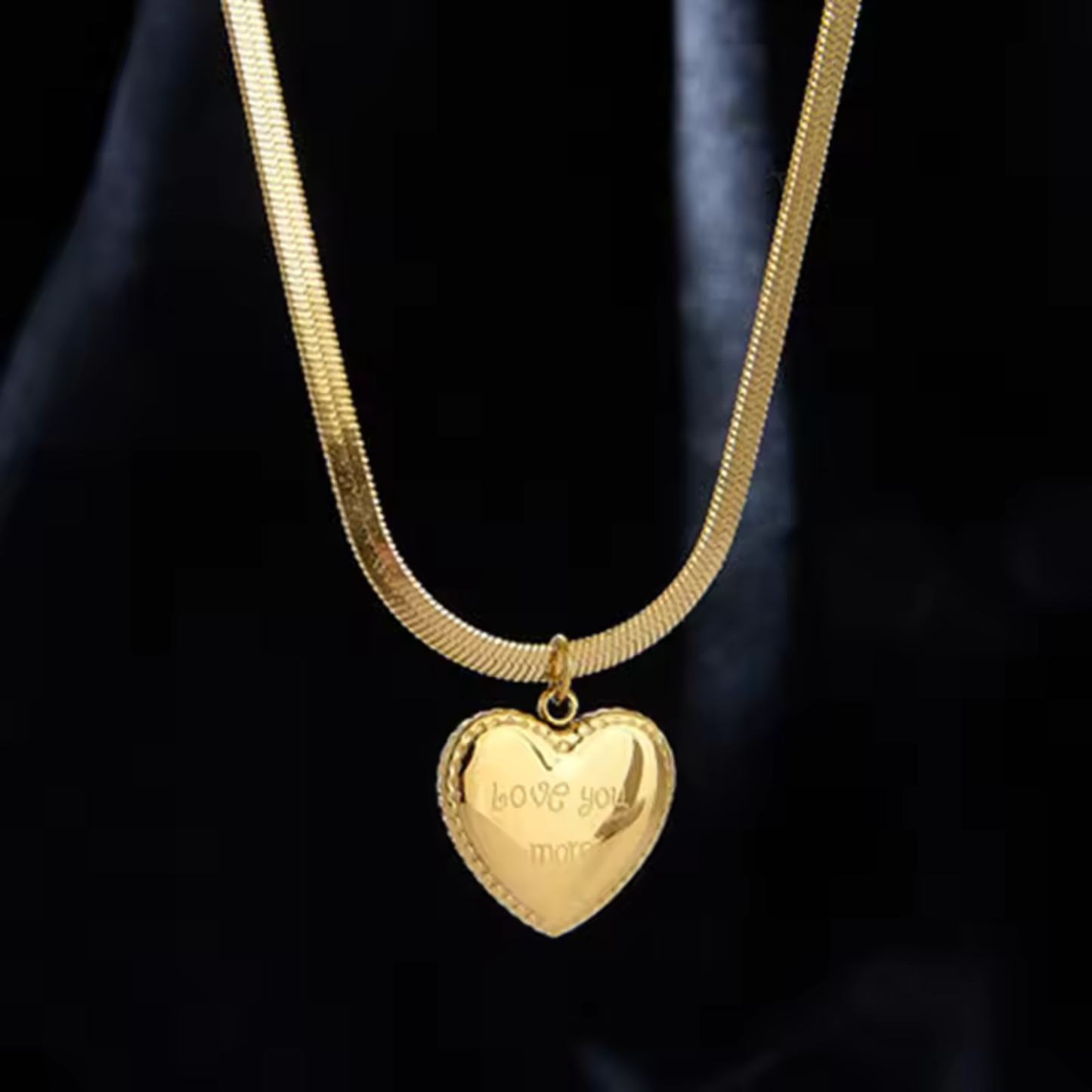 Love You More Hart Hanger Ketting