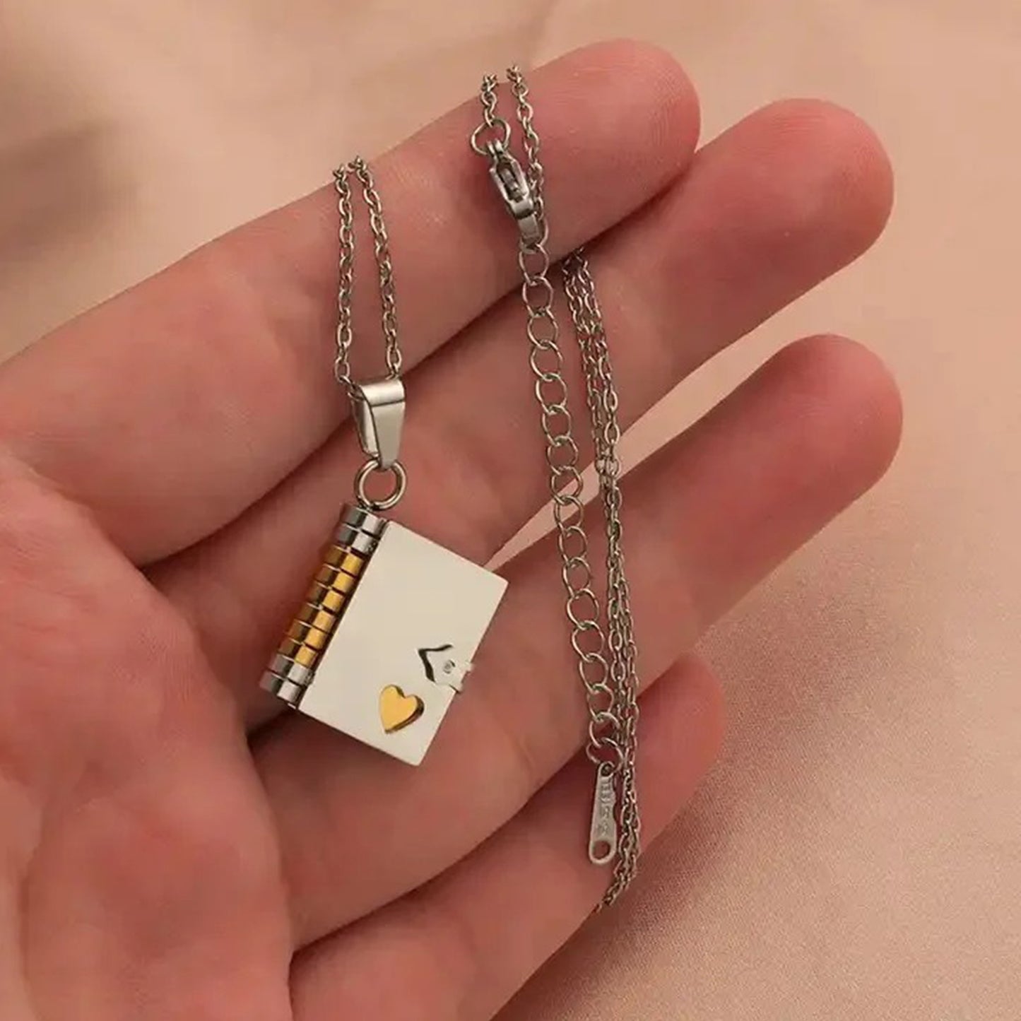 Geheime Liefdesboodschap Boeken Ketting