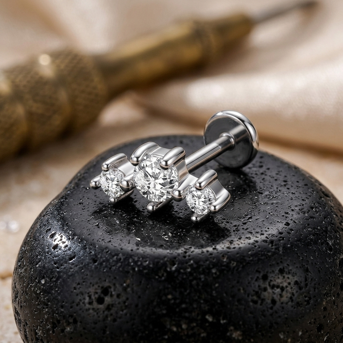 Minimalistische Trinity Spark Stud