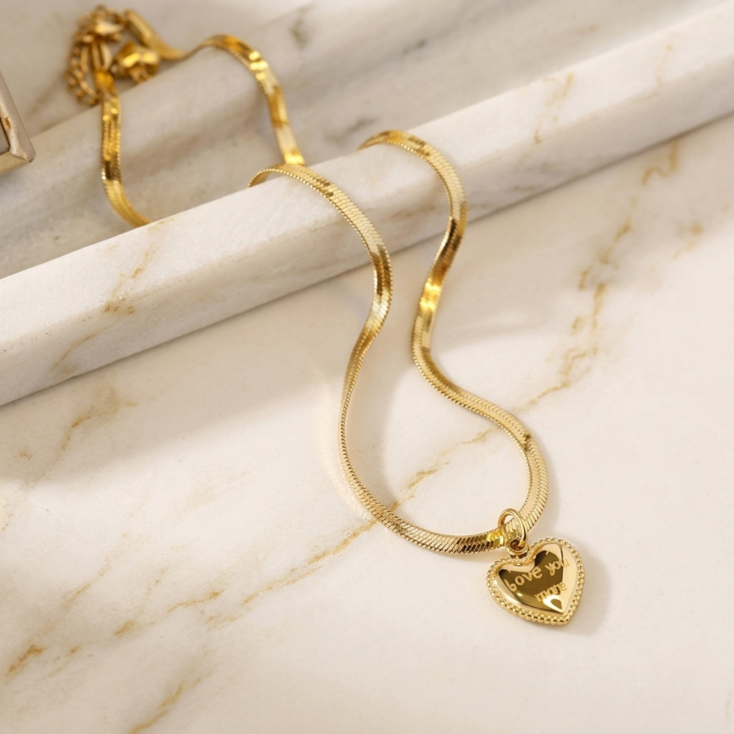 Love You More Hart Hanger Ketting