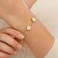 <tc>Pearl Clover Name Bracelet</tc>