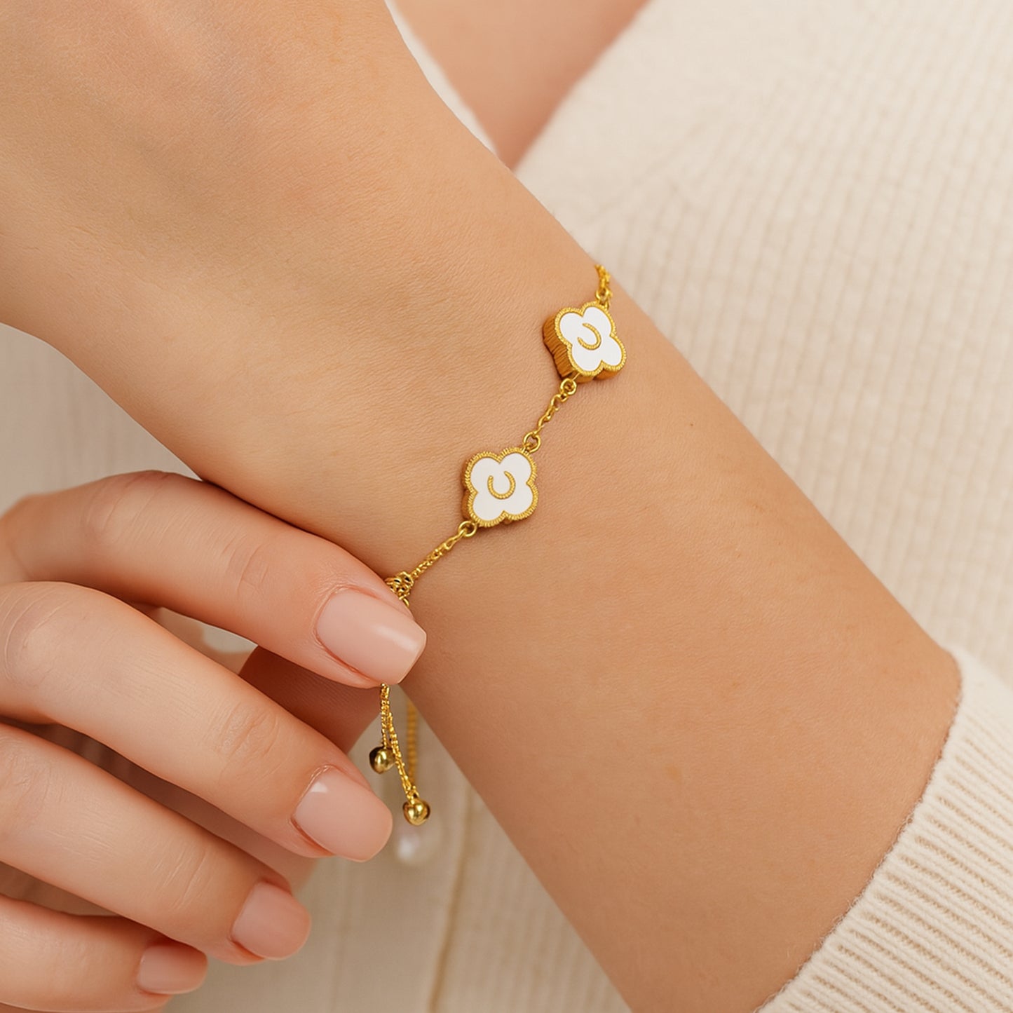 <tc>Pearl Clover Name Bracelet</tc>