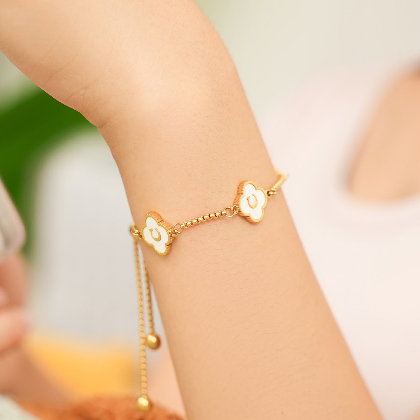 <tc>Pearl Clover Name Bracelet</tc>
