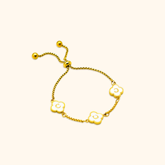 <tc>Pearl Clover Name Bracelet</tc>